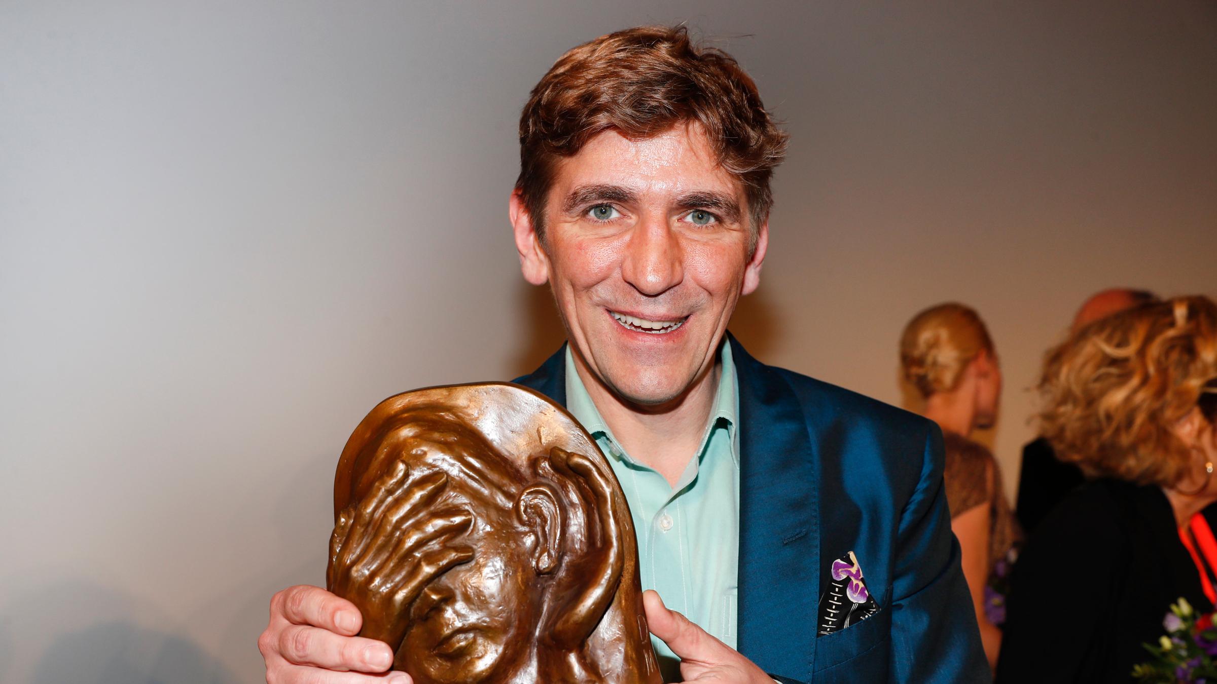 "Löwenzahn"-Moderator Guido Hammesfahr mit dem Deutschen Hörfilmpreis