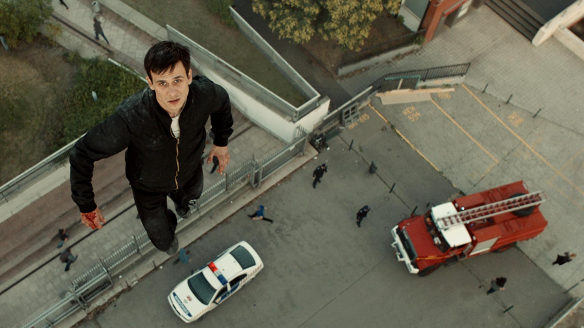 "Jupiters Moon" (ARTE): Der junge Flüchtling Aryan (Zsombor Jéger) entwickelt übernatürliche Fähigkeiten: Er kann fliegen