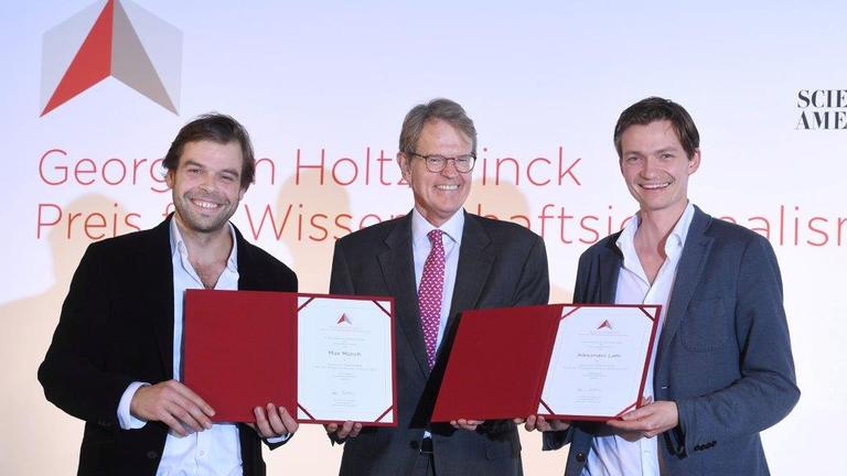 Verleihung des Georg von Holtzbrinck-Preises 2017 an die Online-Begleitdokumentation "Die Eroberung der Meere" (ARTE): V.l.n.r. Max Mönch, Stefan von Holtzbrinck, Alexander Lahl