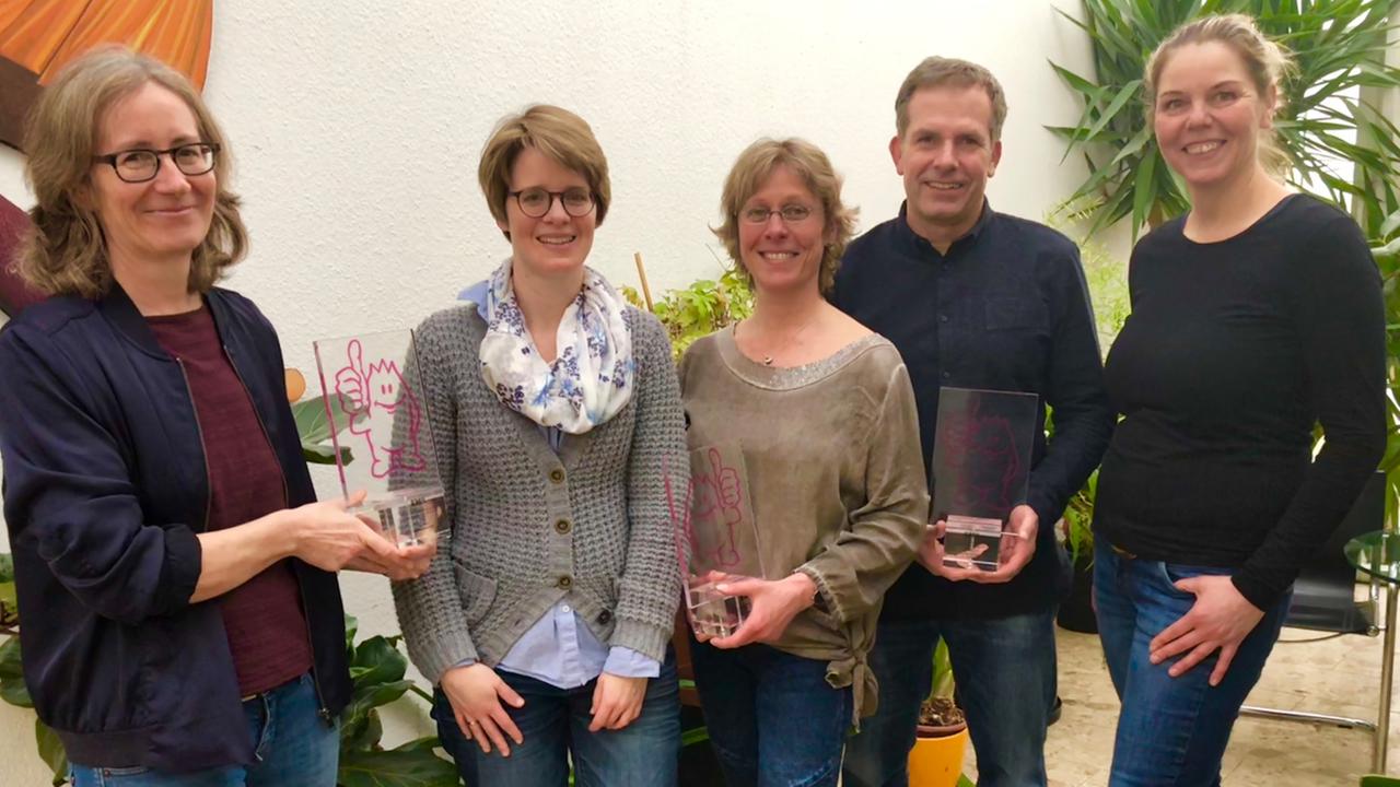 "EMIL"-Preisverleihung 23.3.2018, v.l.n.r. Ina Werner, Johanna Teichmann, Katrin Pilz, Klaus Wersin, Kerstin Klitsch (TV Spielfilm)