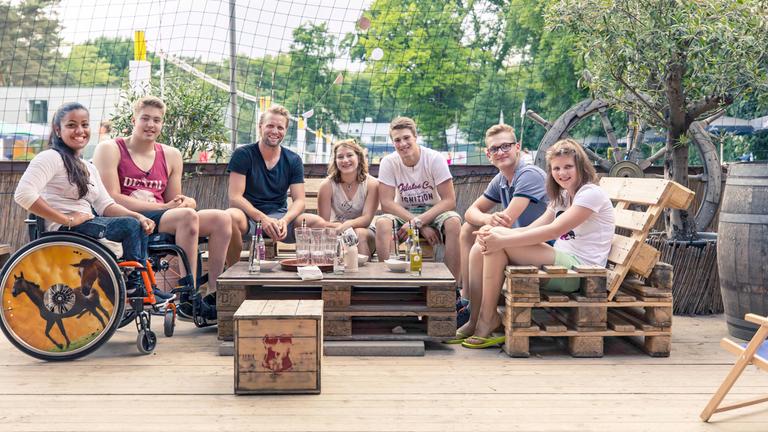 Diese sechs Athleten sind "Nicht zu stoppen": Olympiasieger Julius Brink gibt den sechs jungen Sportlern wertvolle Tipps mit auf den Weg zu den paralympischen Spielen.
