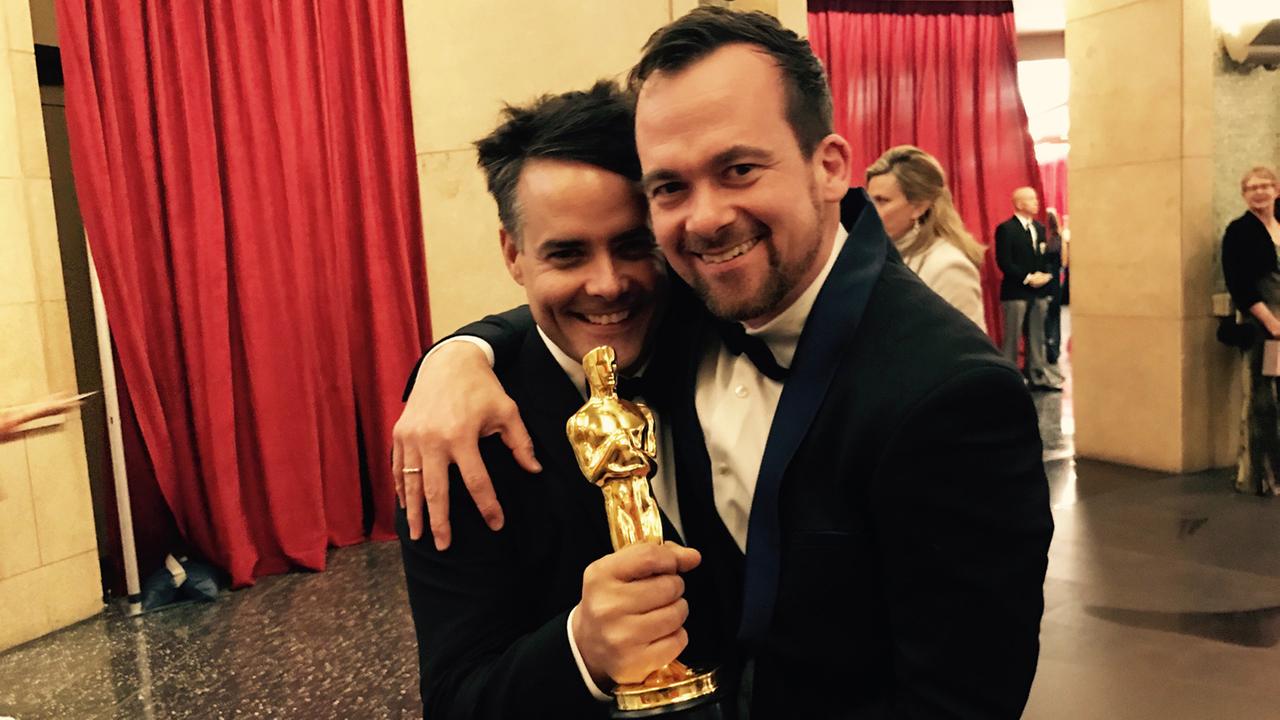 "Eine fantastische Frau": Regisseur Sebastian Lelio und Produzent Jonas Dornbach mit der begehrten Oscat-Trophäe
