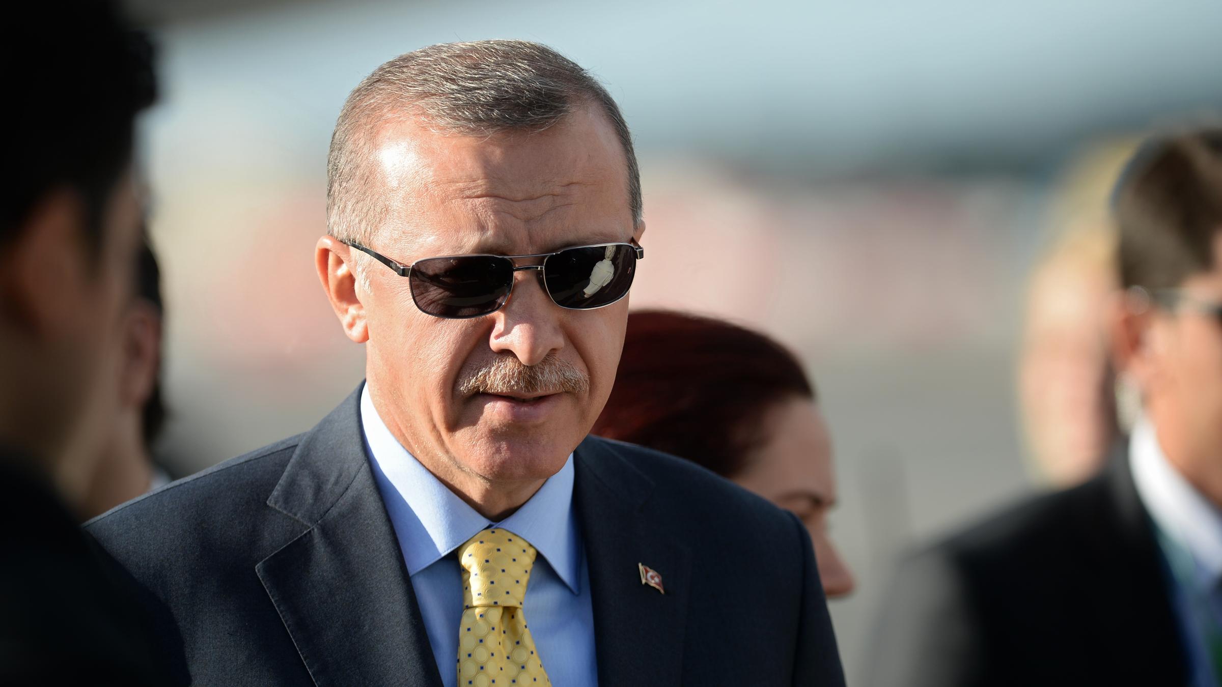 "ZDFzeit: Mensch Erdogan!": Staatspräsident Erdogan mit Sonnenbrille währen eines Staatsbesuchs in Russland 2013.