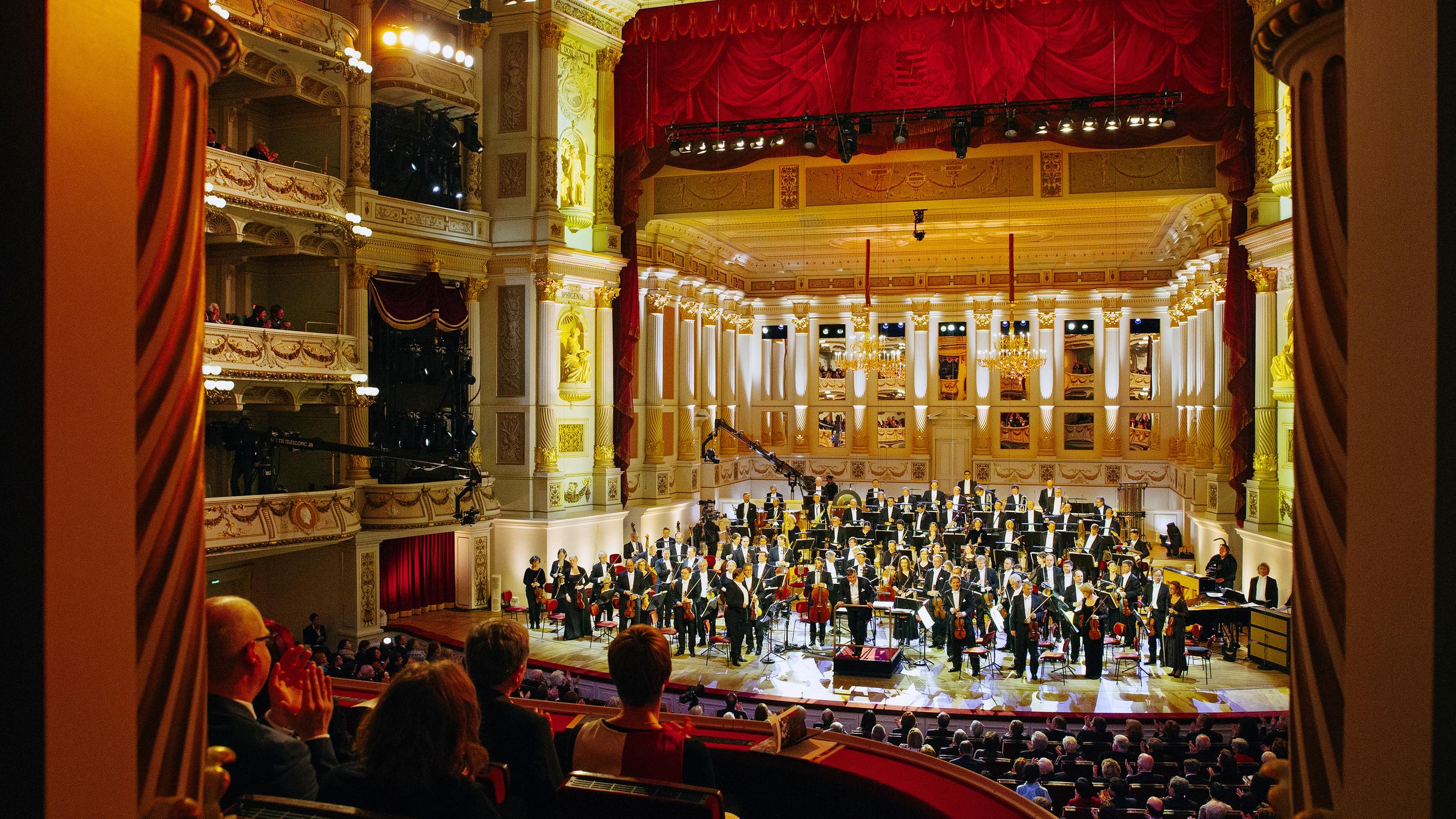 "Festkonzert aus der Semperoper": Sächsische Staatskapelle Dresden unter Dirigent Christian Thielemann in der Semperoper.