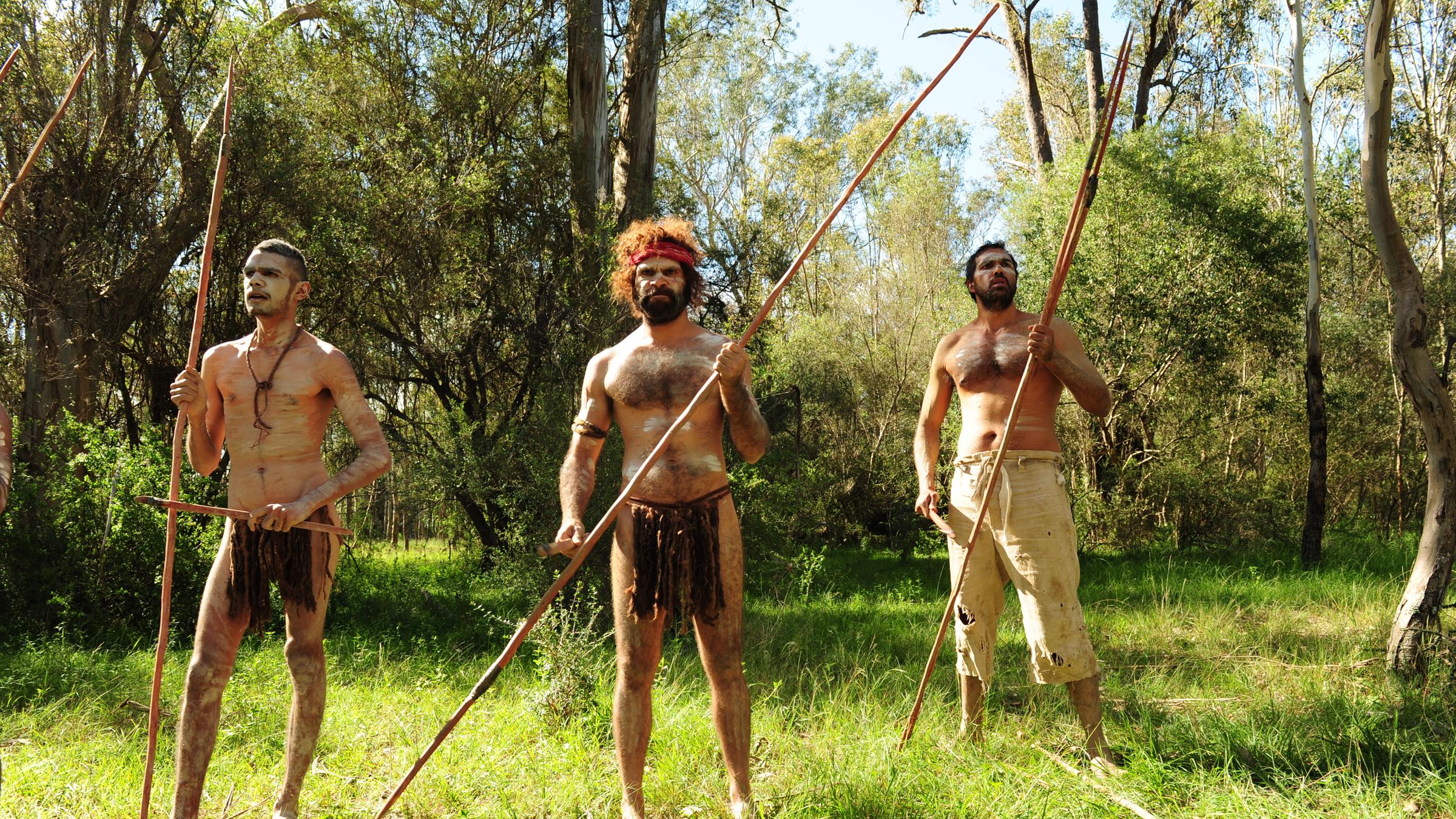"Die Australien-Saga: Ureinwohner und Sträflinge": Drei Männer mit Pfeil und Bogen.