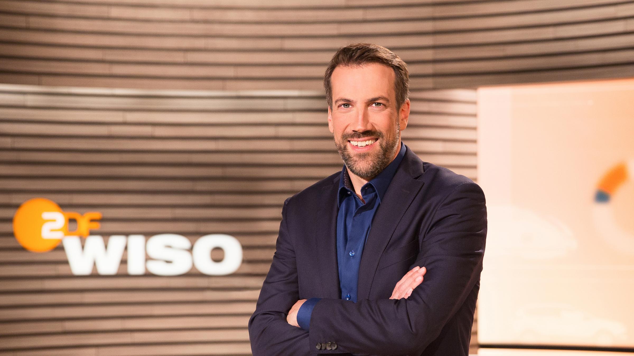  "WISO": Marcus Niehaves steht in der Studio-Deko