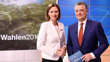 "Wahl in Mecklenburg-Vorpommern": Bettina Schausten und Matthias Fornoff stehen nebeneinander im ZDF-Wahlstudio.