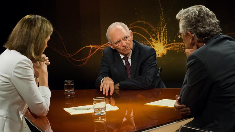"Was nun, Herr Schäuble?": Bettina Schausten, Wolfgang Schäuble, Peter Frey sitzen sich am Tisch gegenüber