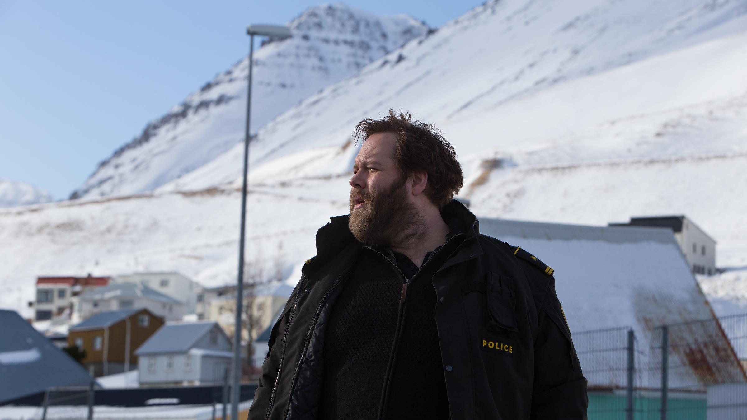 Trapped - Gefangen in Island (Episode 2): Andri (Ólafur Darri Ólafsson) ist der Kommissar in einem verschlafenen Fischerdorf an der schroffen Küste Islands.