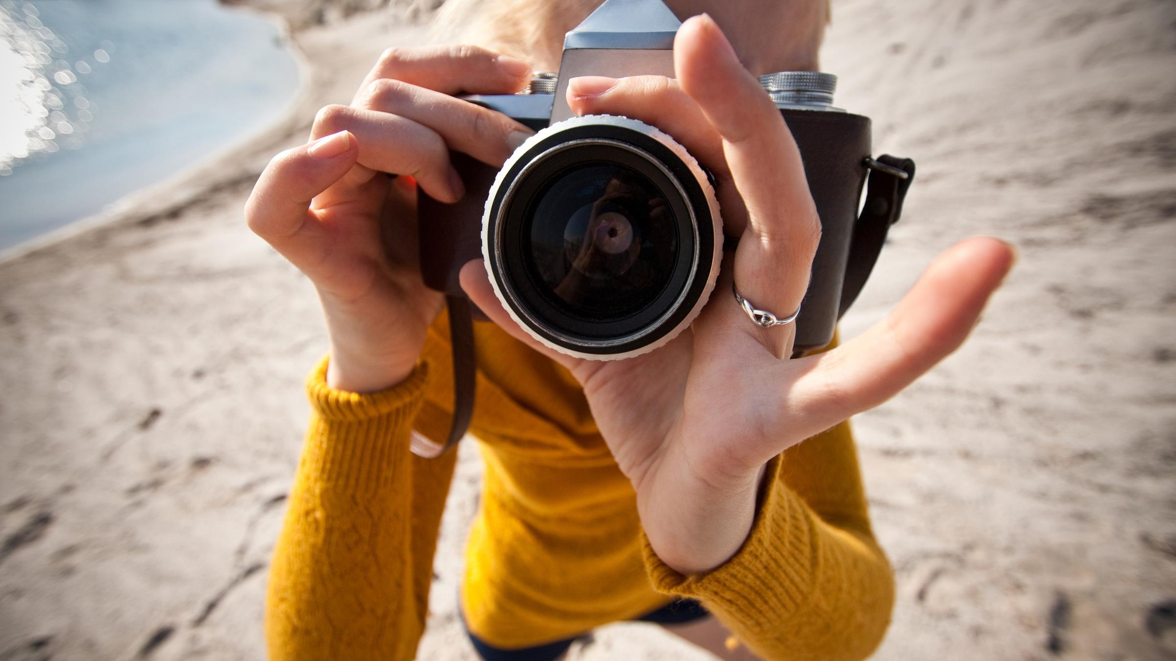 Мое хобби. Мои любимые занятия. Мое хобби рыбалка презентация. Мои увлечения картинки. Девушка держит фотоаппарат.