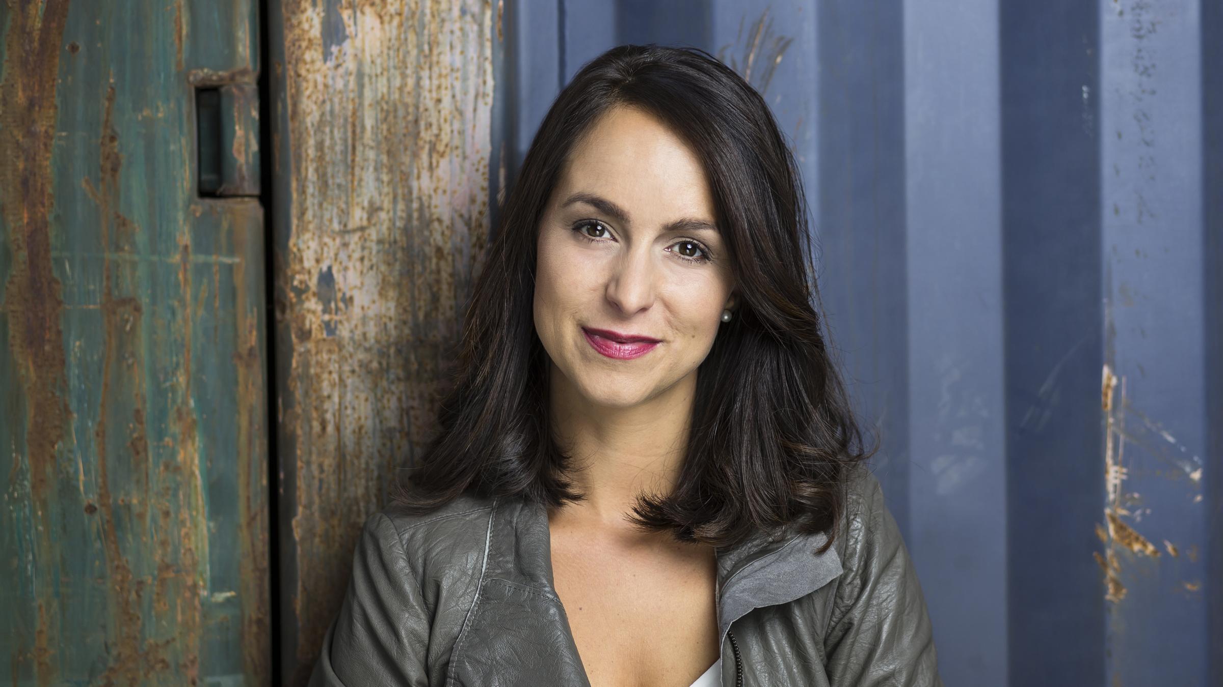 "nano": Porträt Moderatorin Alexandra Kröber