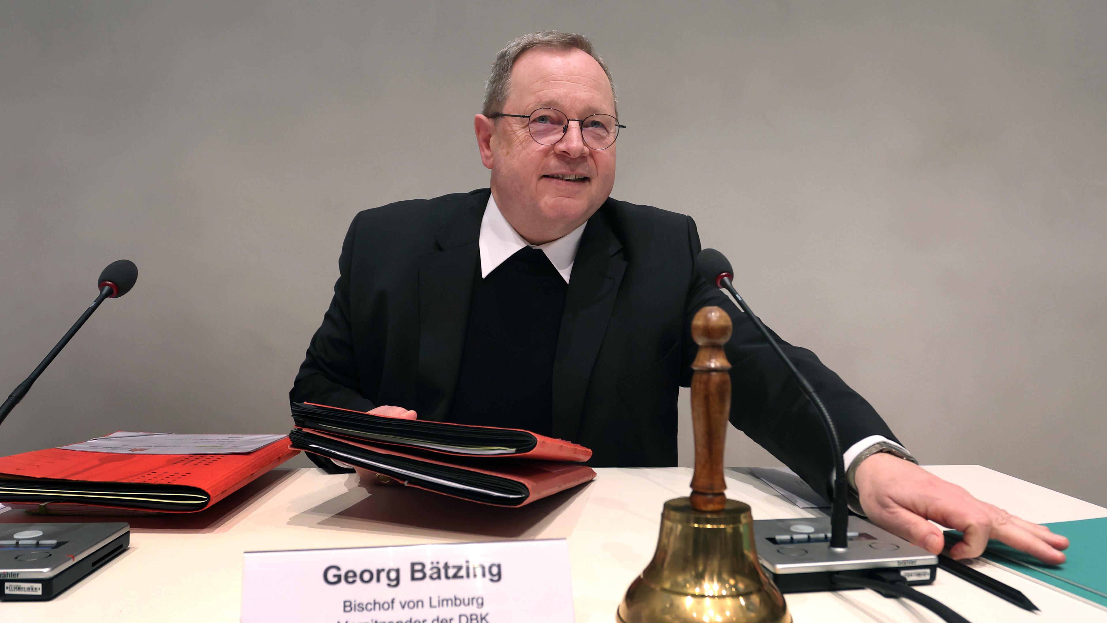 Georg Bätzing, Bischof von Limburg und Vorsitzender der Deutschen Bischofskonferenz eröffnet die Konferenz