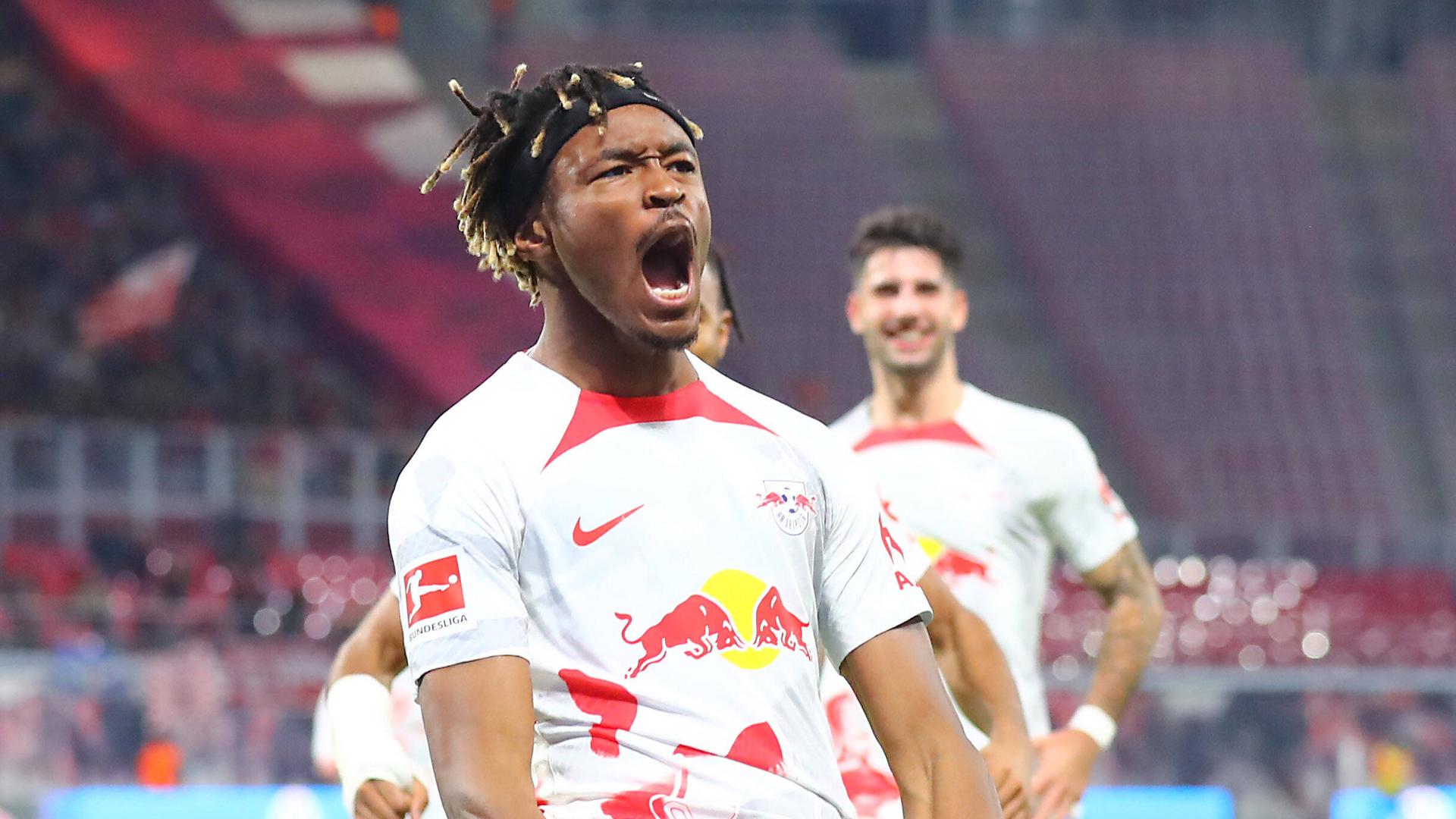 09.11.2022, Leipzig: Torjubel nach dem 1:0 für Leipzig durch Mohamed Simakan im Bundesligaspiel gegen den SC Freiburg