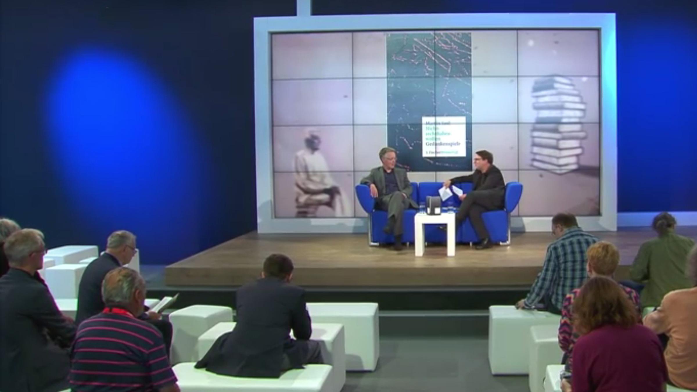 Blaues Sofa auf der Buchmesse Frankfurt 2018