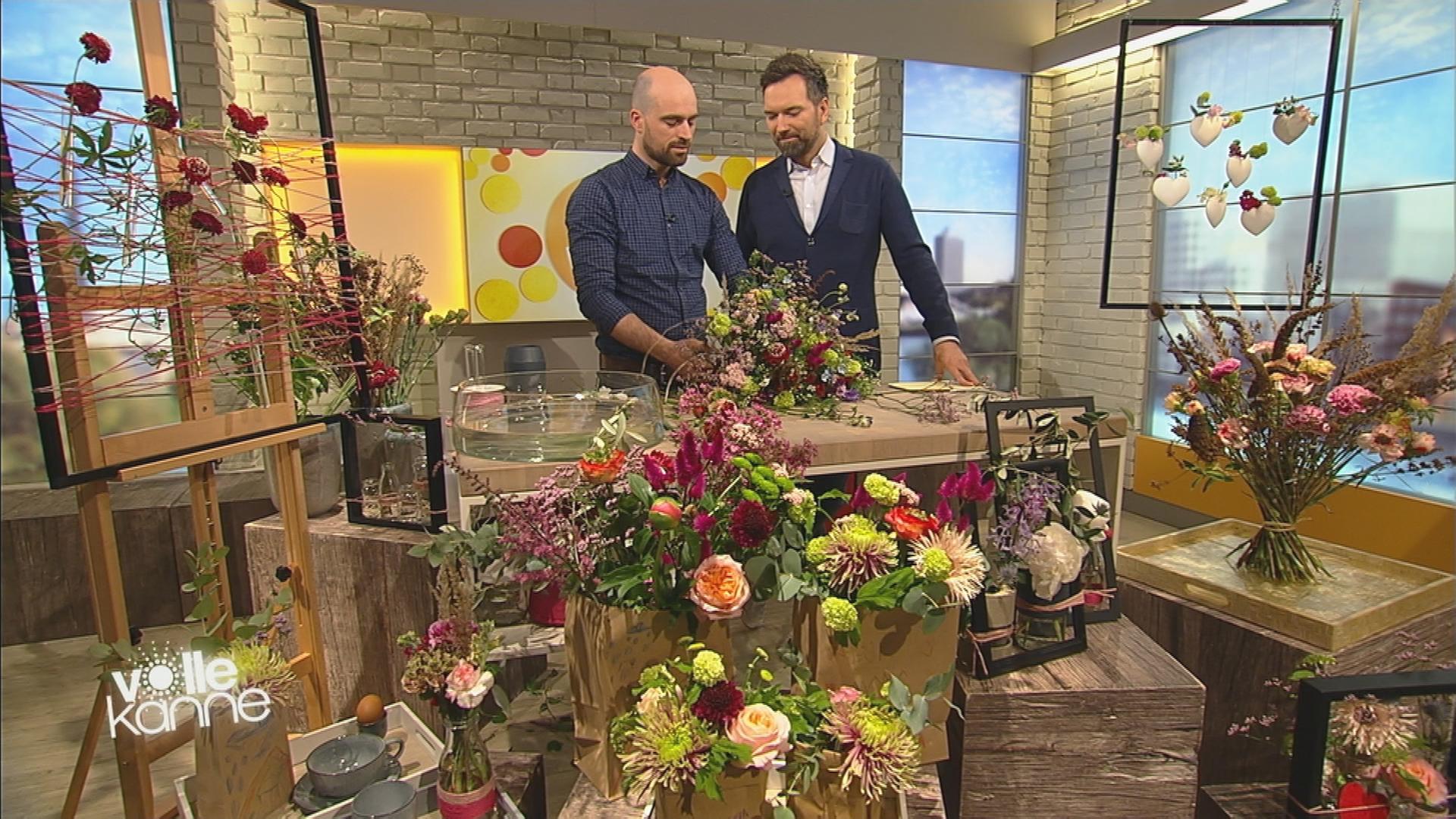 Florist Michael Frings präsentiert schöne Blumenkreationen zum Muttertag.