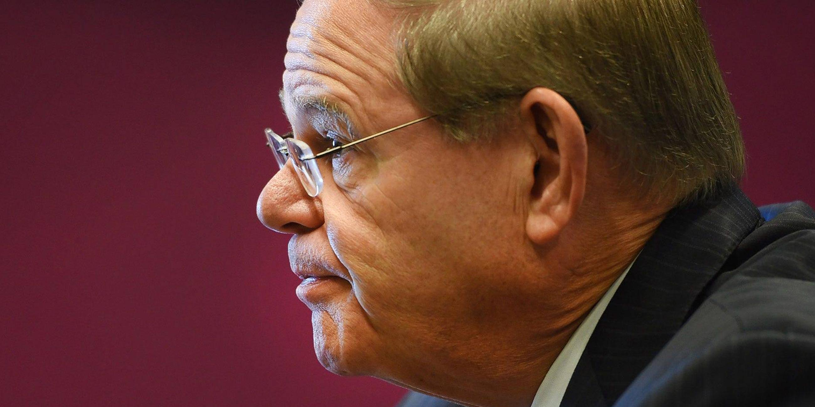 Gold, Geld USSenator Menendez wegen Korruption angeklagt ZDFheute