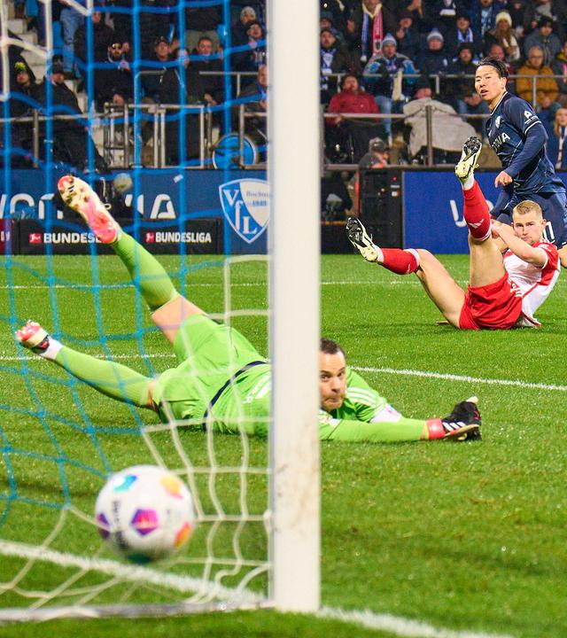 Takuma Asano, BO Torschuss 1:1.