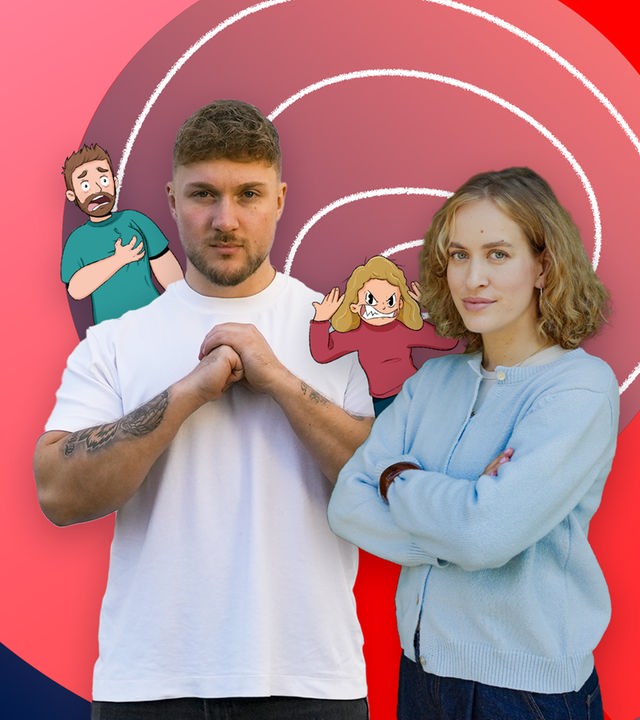 Ein junger Mann und eine junge Frau mit verschränkten Armen vor einem grafischen Hintergrund mit zwei Comic-Avataren