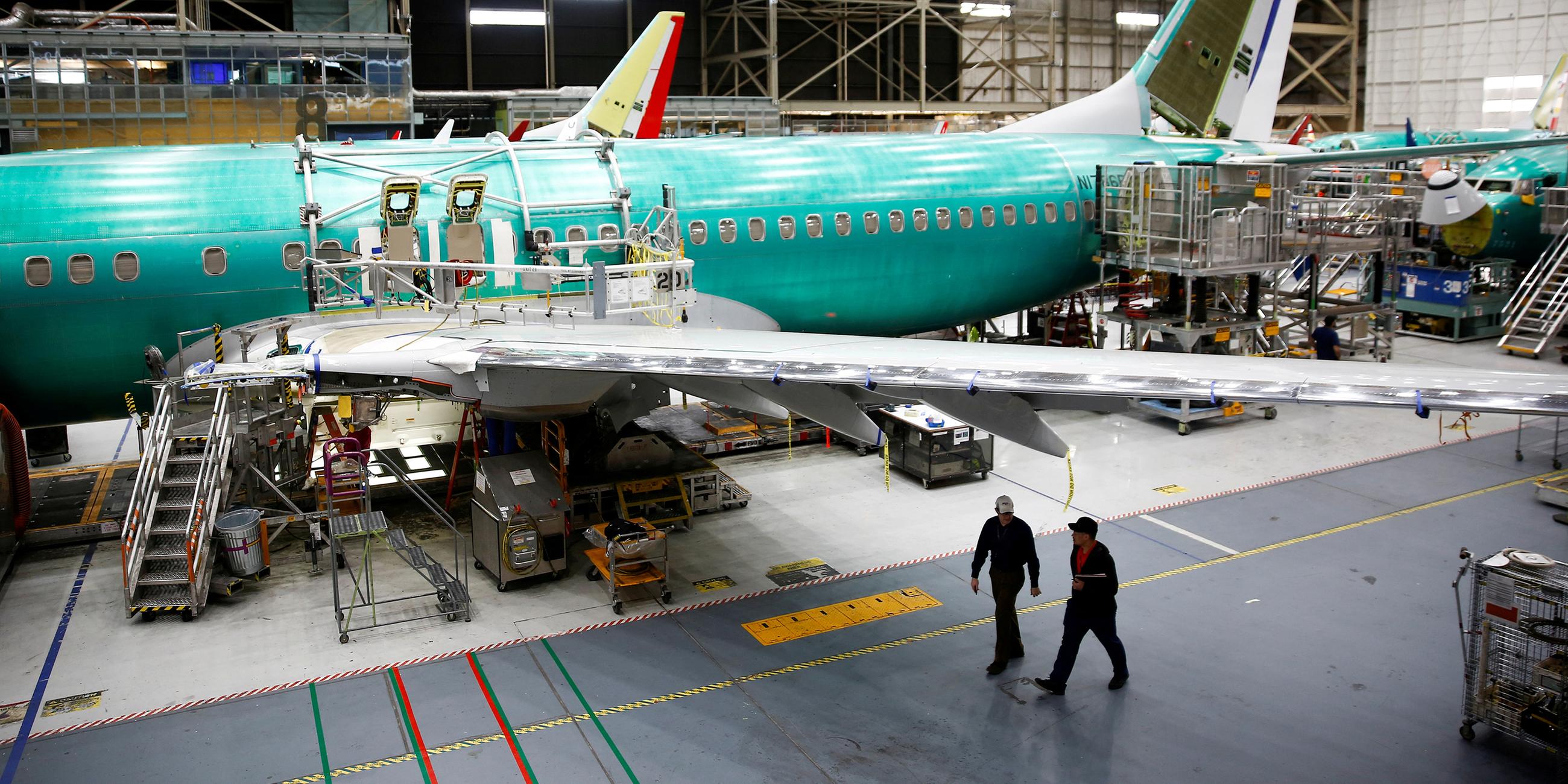 Arbeiter in der Werkshalle für das Passagierflugzeug Boeing 737 MAX in Renton. 