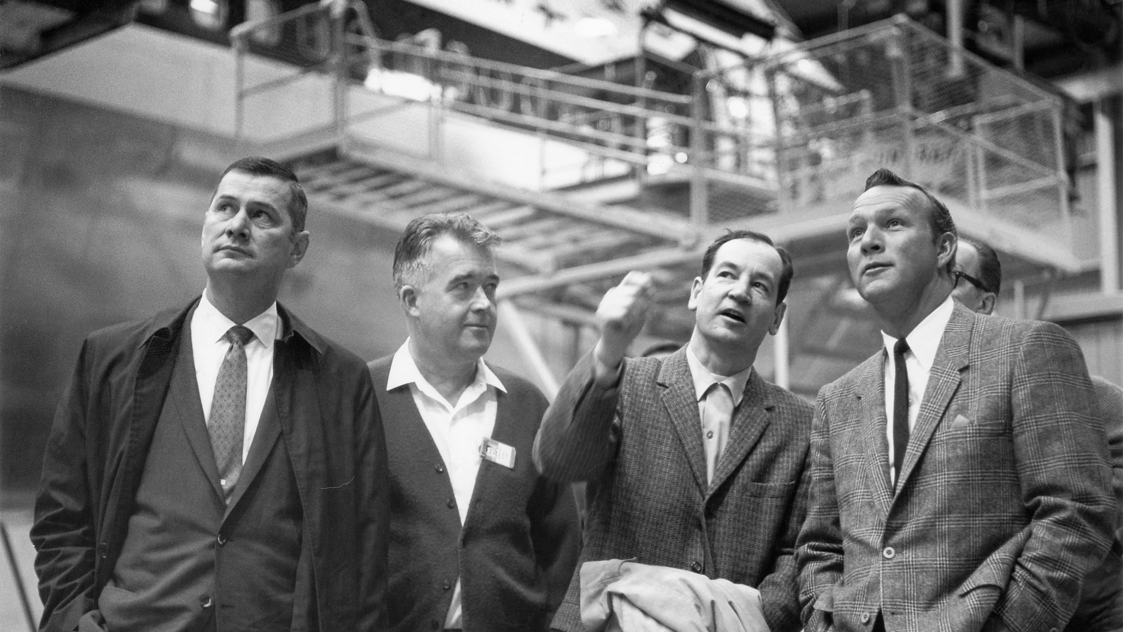 Vizepräsident Boeing George Nible, Joe Sutter, Luftfahrtingenieur und Profi-Golfer Arnold Palmer, der das Flugzeug testfliegen durfte. (Archiv)