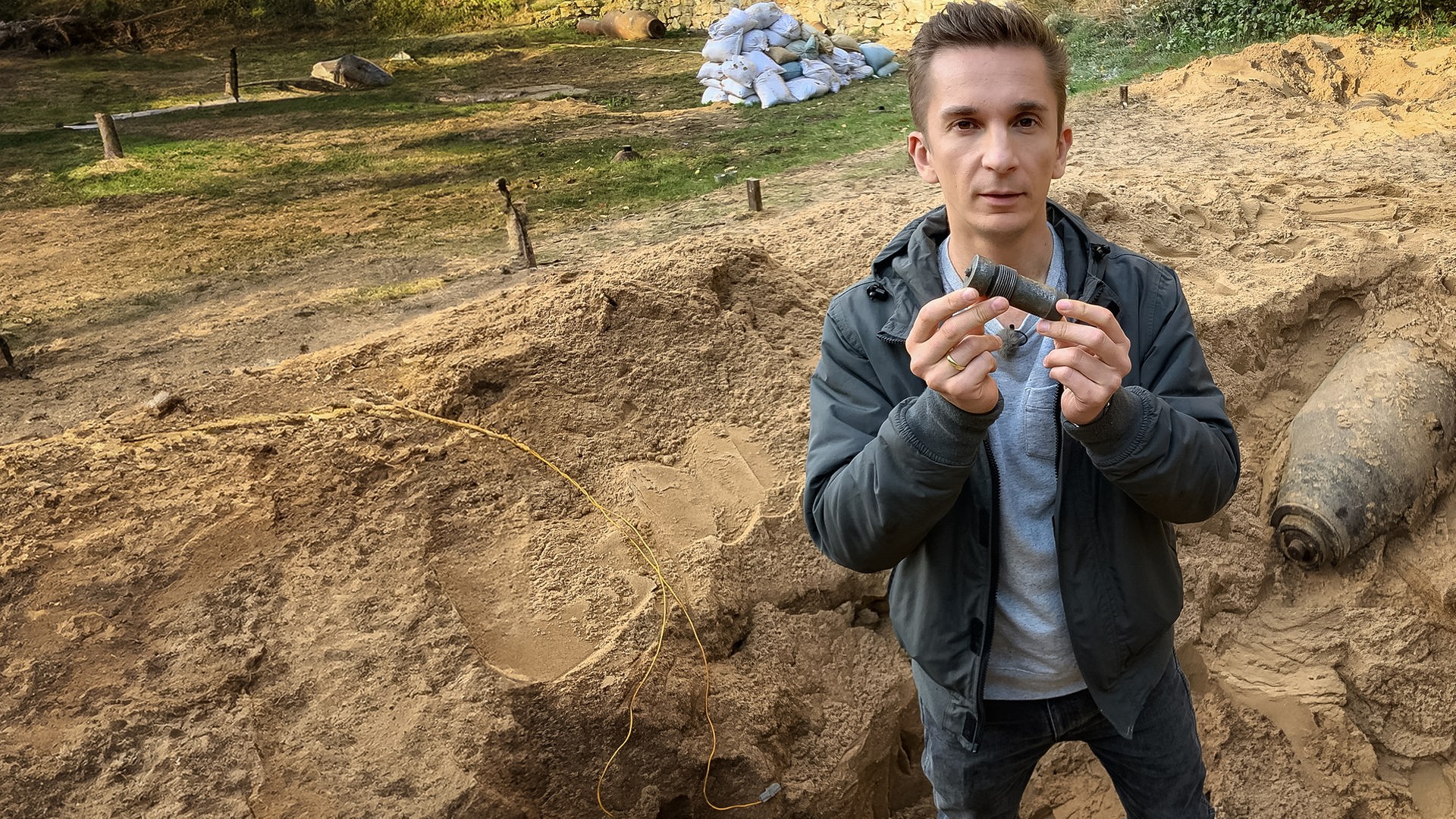 Eric Mayer lernt Bomben entschärfen