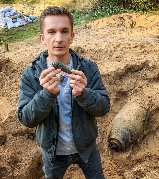 Eric Mayer lernt Bomben entschärfen