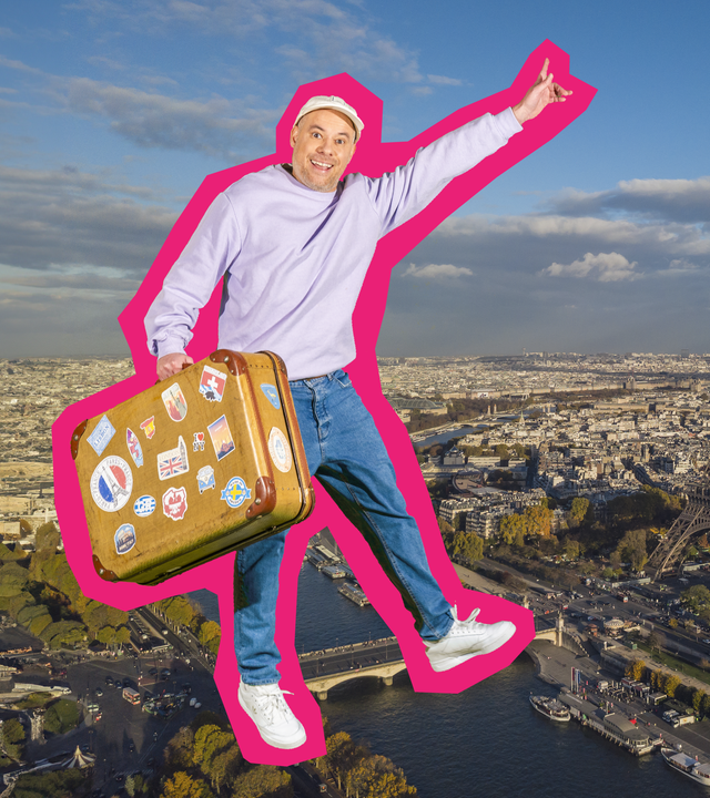 Auf dem Foto ist das pink umrandete Bild vom Sänger Tobi Polar zu sehen, der einen braunen Koffer in der Hand hält und seinen Zeigefinger ausstreckt. Im Hintergrund sieht man eine Luftaufnahme von Paris, auf der zentral der Eiffelturm zu erkennen ist.