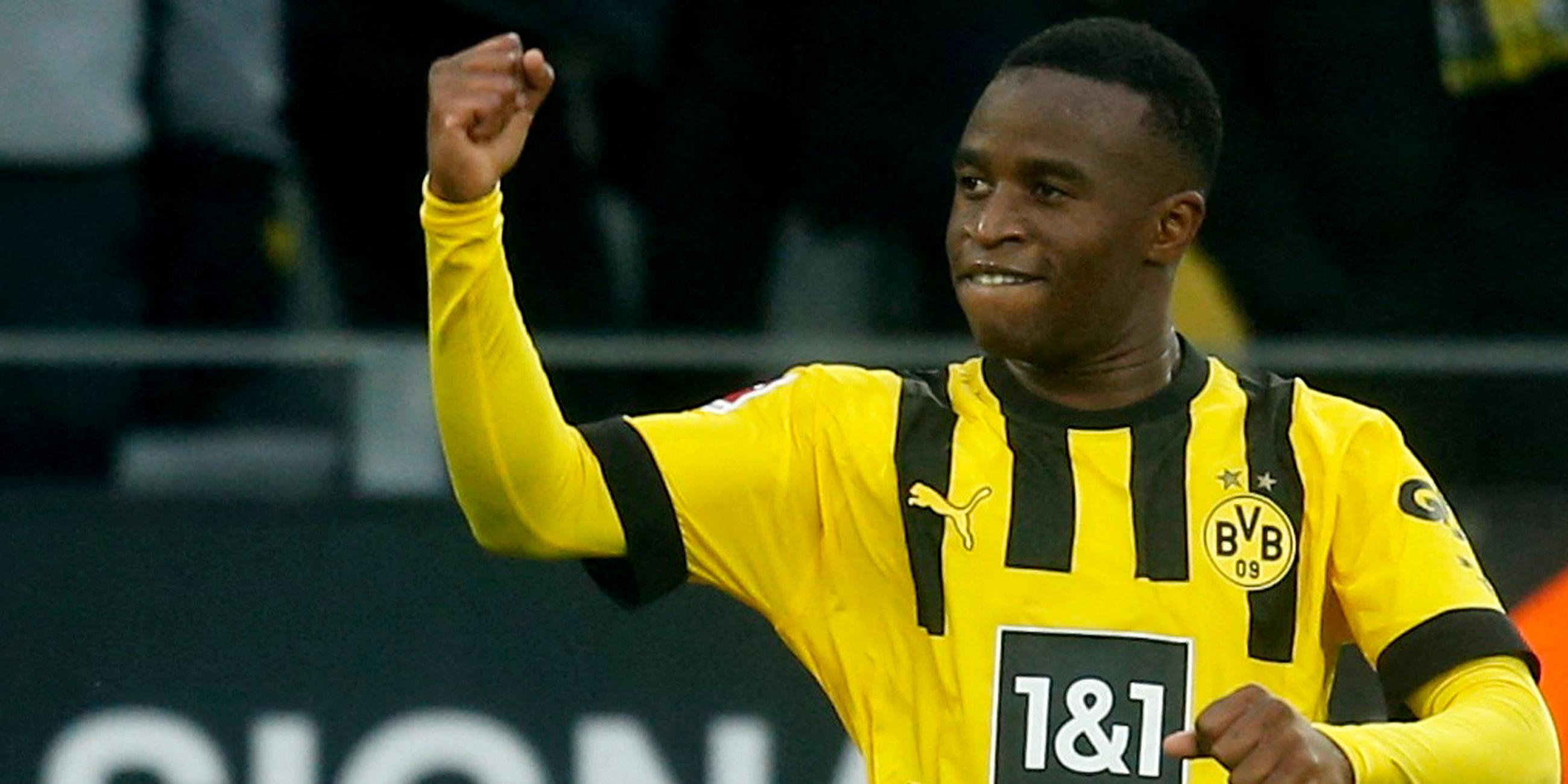 Borussia Dortmunds Youssoufa Moukoko feiert seinen dritten Treffer am 05.11.2022.