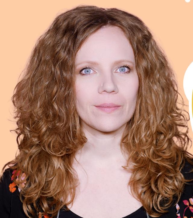 Sarah Bosetti befindet sich links im Bild. Rechts von ihr in einer Blase steht: "Gute Leute, die gute Sachen machen".