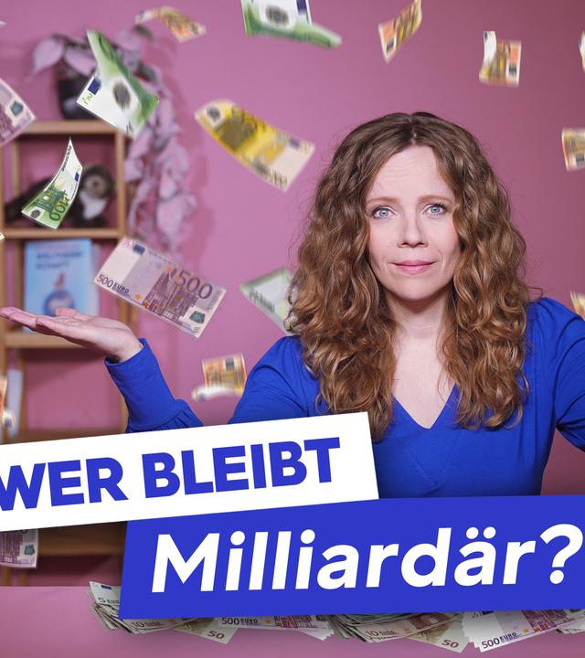Sarah Bosetti sitzt rechts im Bild an einem rosa Tisch vor einem rosa Hintergrund. Um sie herum flattern viele Geldscheine. Darunter steht: "Wer bleibt Milliardär?"