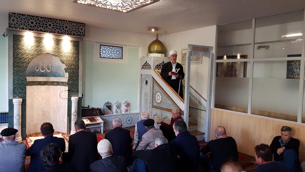 Gebet in einer bosnischen Moschee