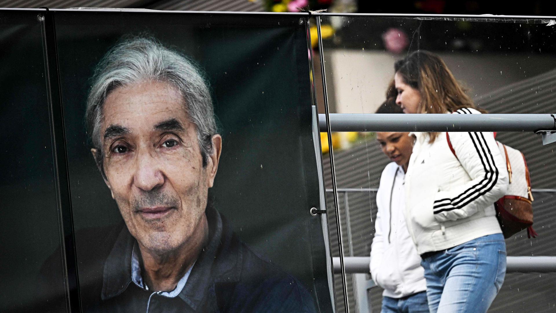 Banner mit Foto von Boualem Sansal in Paris