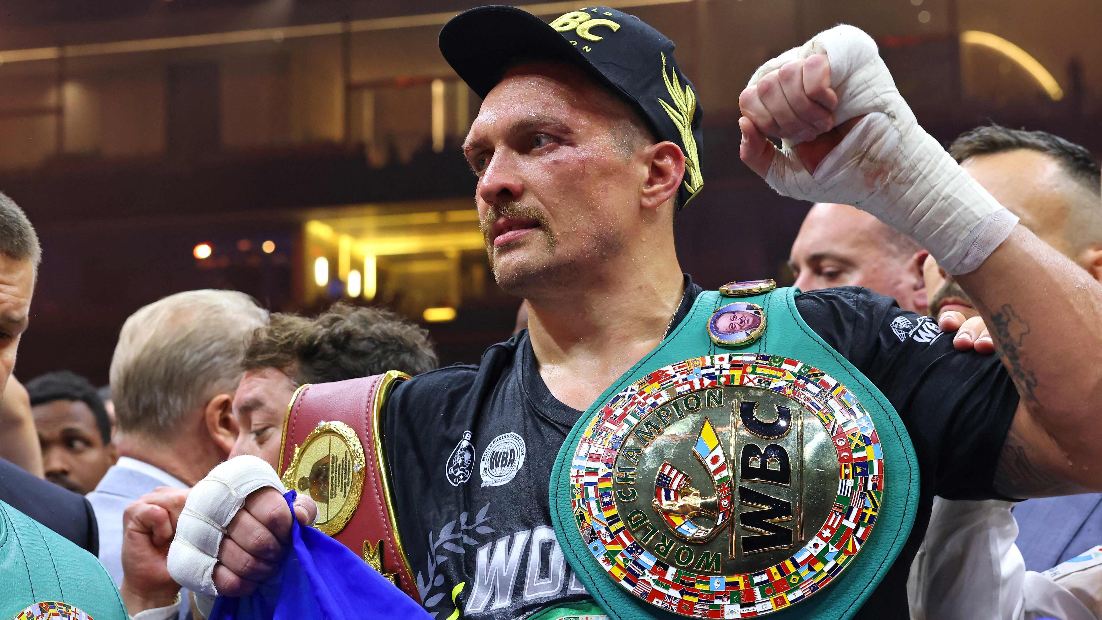 Der ukrainische Boxer Oleksandr Usyk feiert seinen Sieg über den Briten Tyson Fury