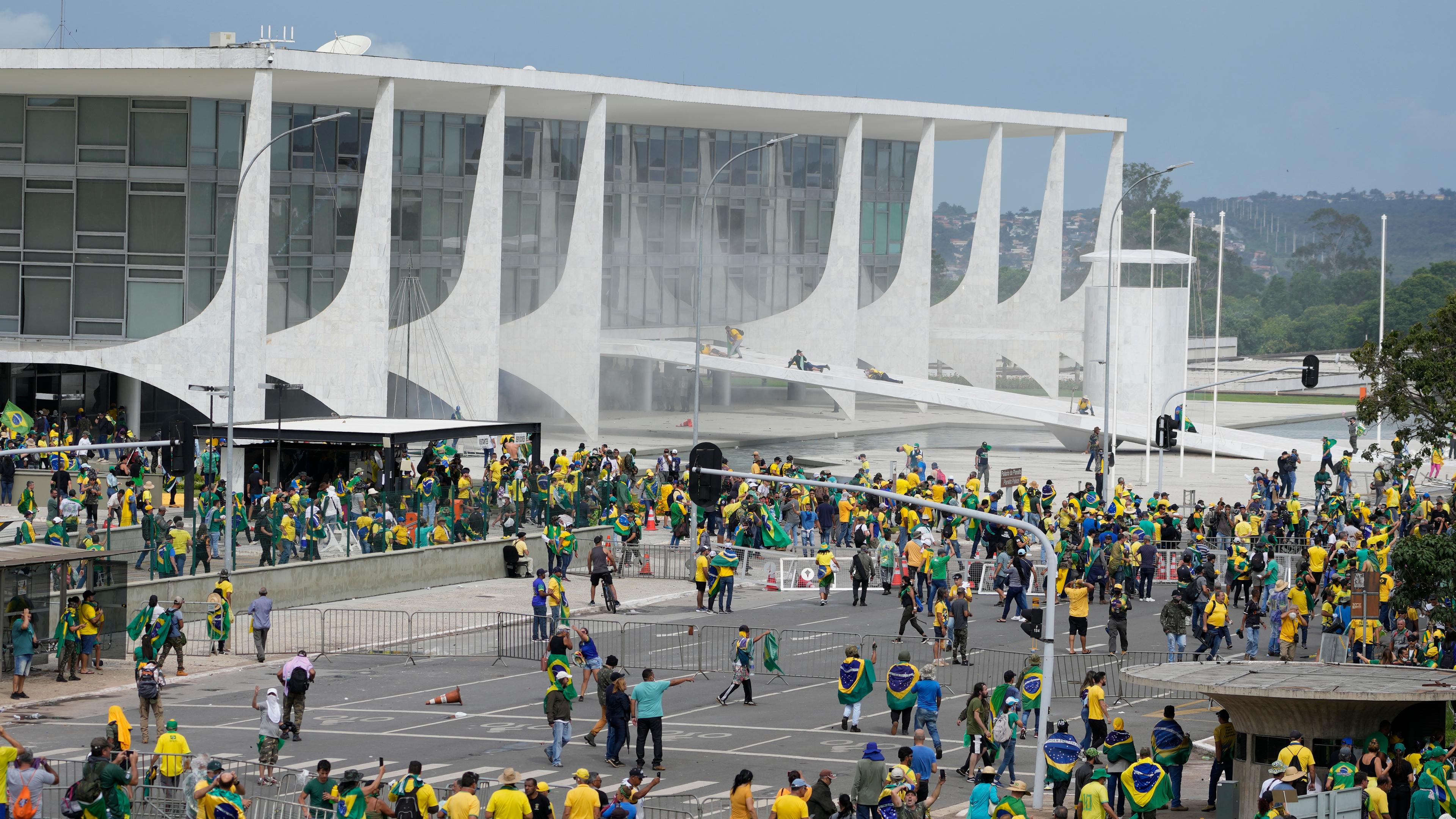 Bolsonaro-Anhänger vor dem brasilianischen Kongress.