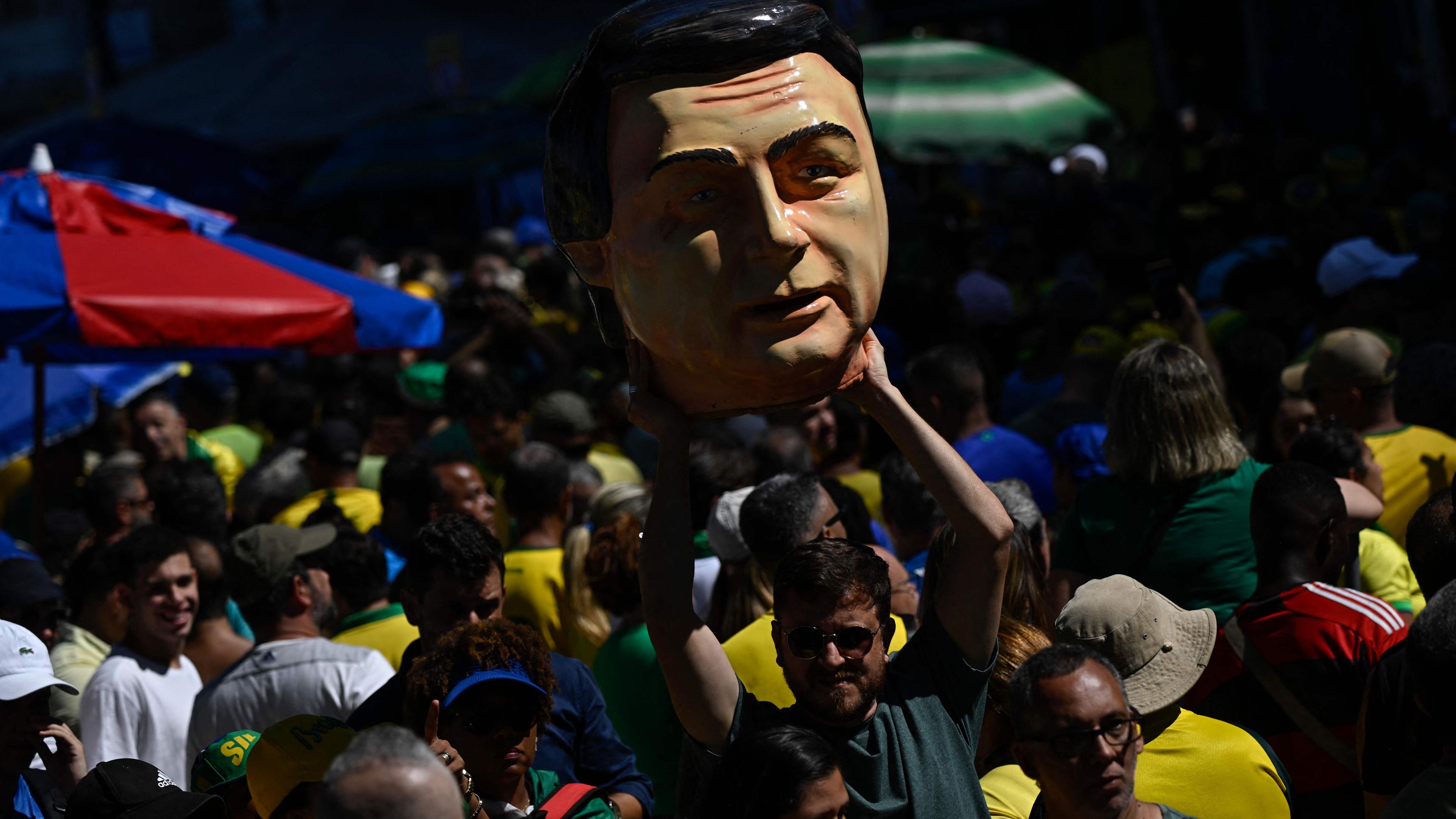 Bolsonaro-Anhänger in Brasilien demonstrieren