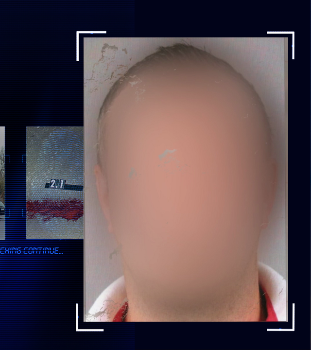 Portraitfoto eines Mannes mit kurzen braunen Haaren. Im Anschnitt ist weiße Oberbekleidung zu erkennen. Das Gesicht wurde im Bild technisch verfremdet. Links daneben: Lichtschematische Darstellung eines Fingerabdrucks.