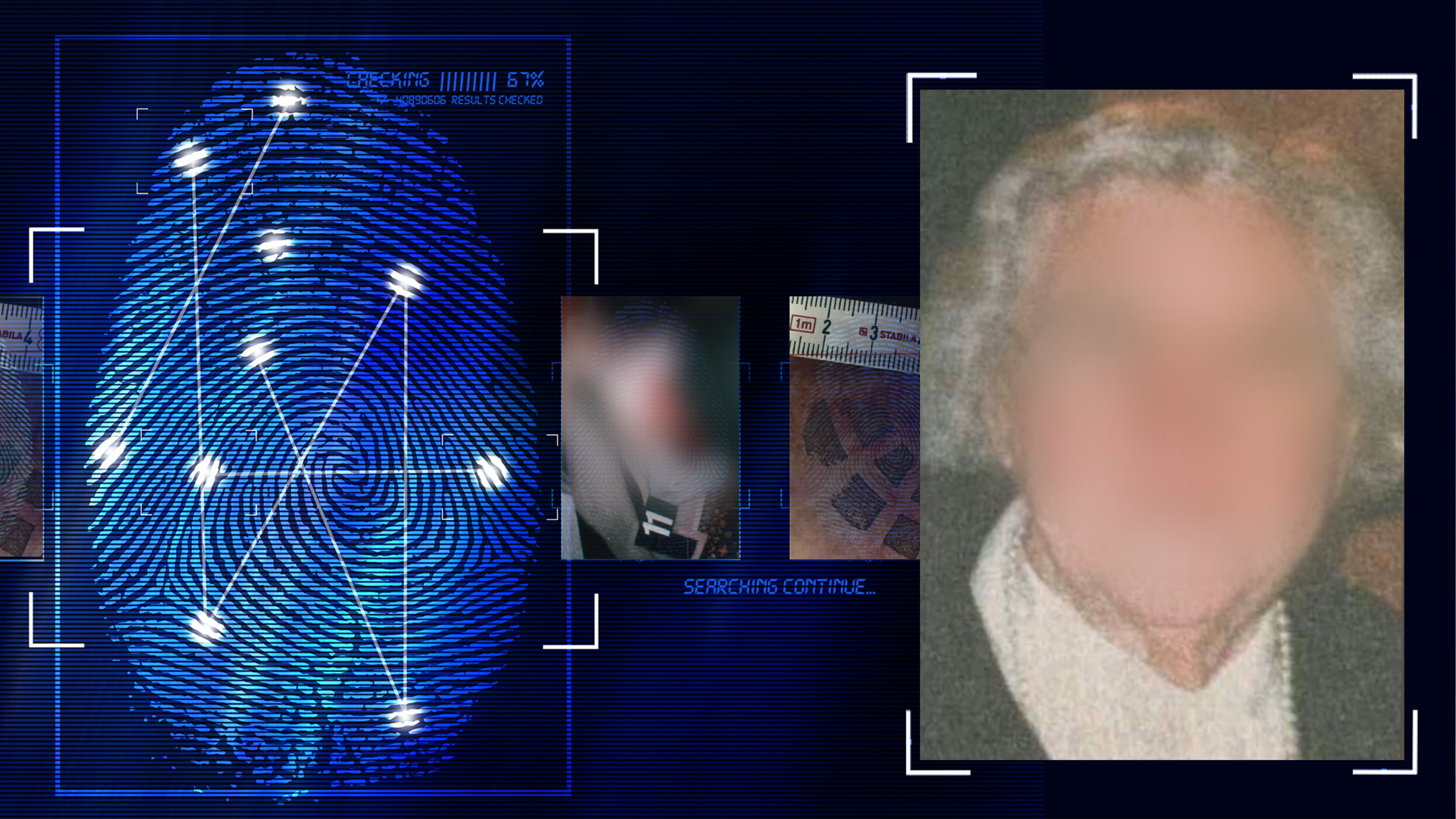 Portraitfoto einer 83-Jährigen. Die Frau hat graue mittellange Haare, trägt um den Hals eine Perlenkette, hat ein weißes Oberteil an, über dem sie eine dunkle Jacke trägt. Sie schaut frontal in die Kamera, das Gesicht wurde technisch verfremdet. Links daneben: Lichtschematische Darstellung eines Fingerabdrucks.