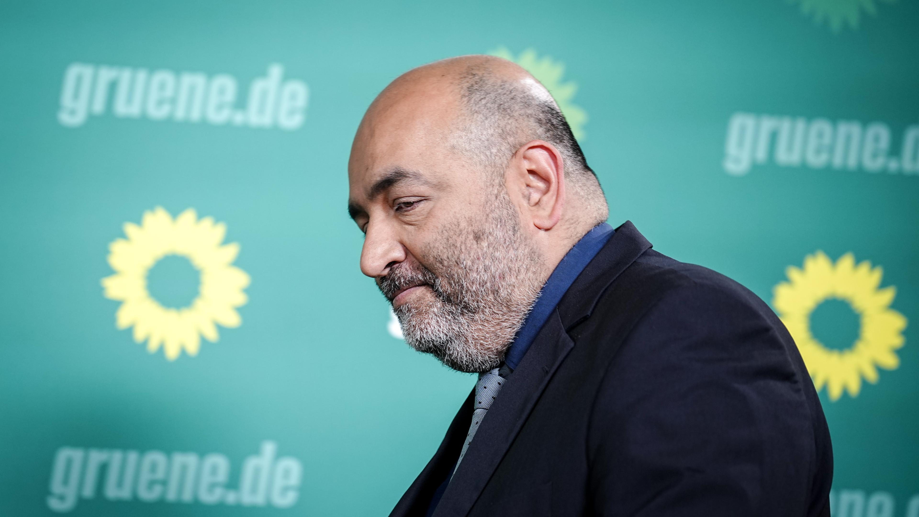 Berlin: Omid Nouripour, Bundesvorsitzender von Bündnis 90/Die Grünen, gibt nach einer Parteiratssitzung der Partei eine Pressekonferenz zur Bremer Bürgerschaftswahl.