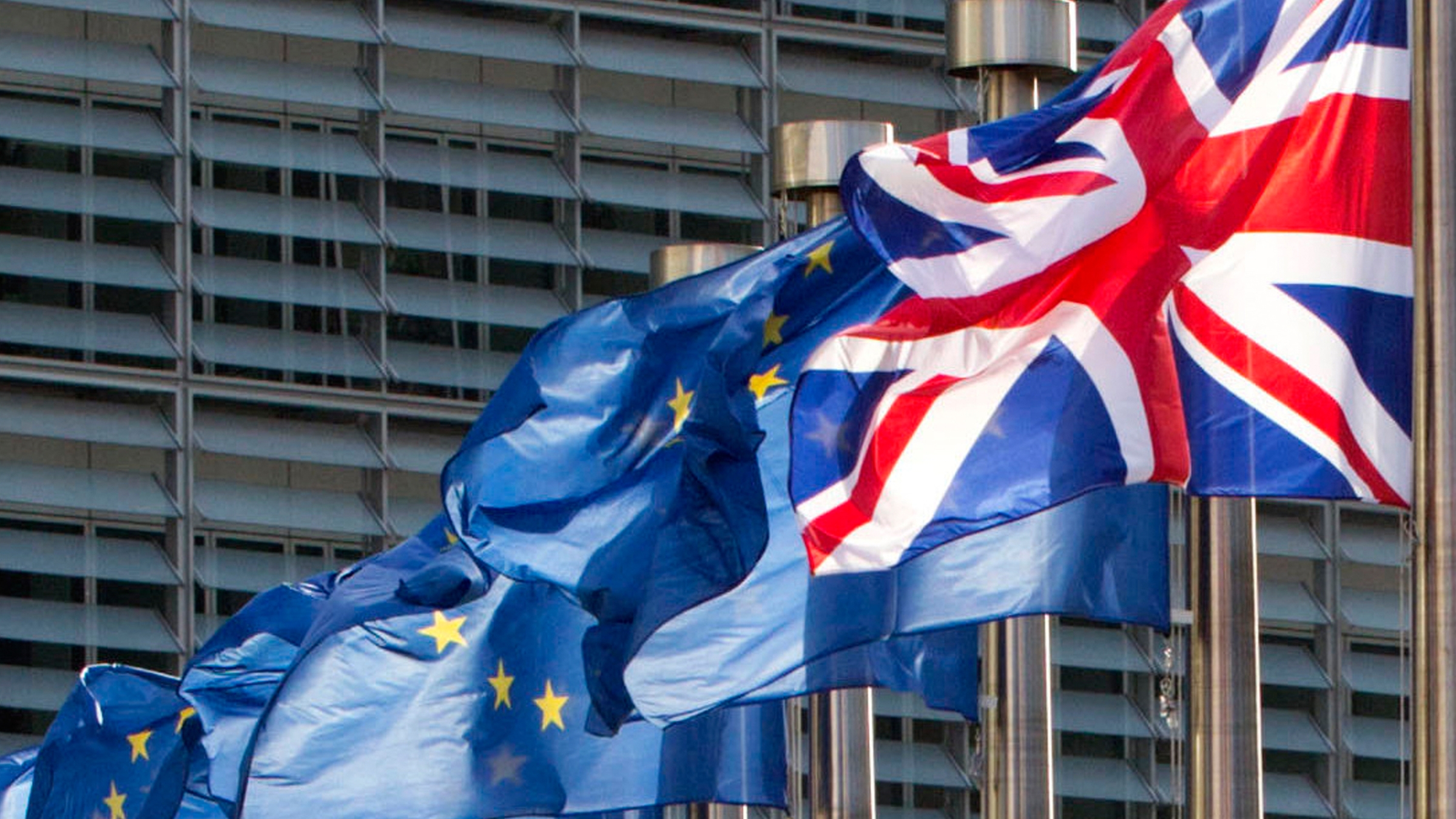 Archiv: Flaggen der EU und von Großbritannien am 16.10.2017 in Brüssel