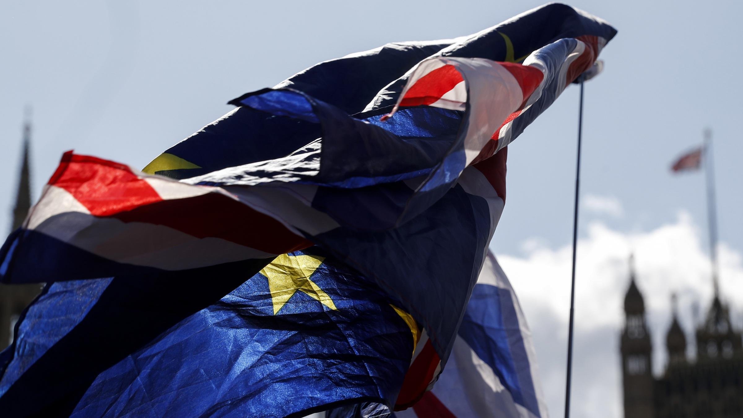 Die Flaggen der EU und von Großbritannien am 04.09.2019 in London