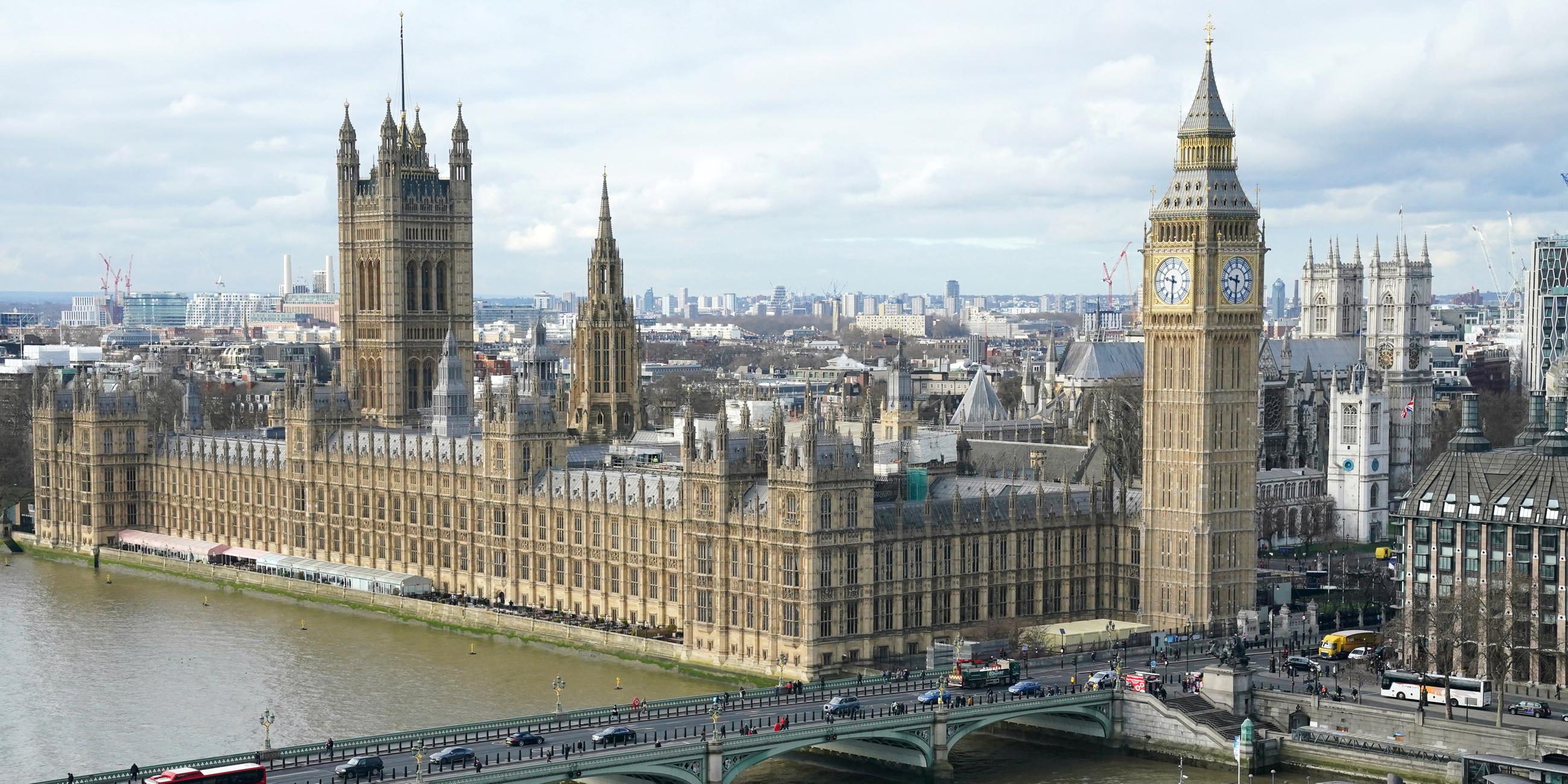 Blick auf London mit Big Ben, Palace of Westminster, Sitz des britischen Parlaments (Archiv)