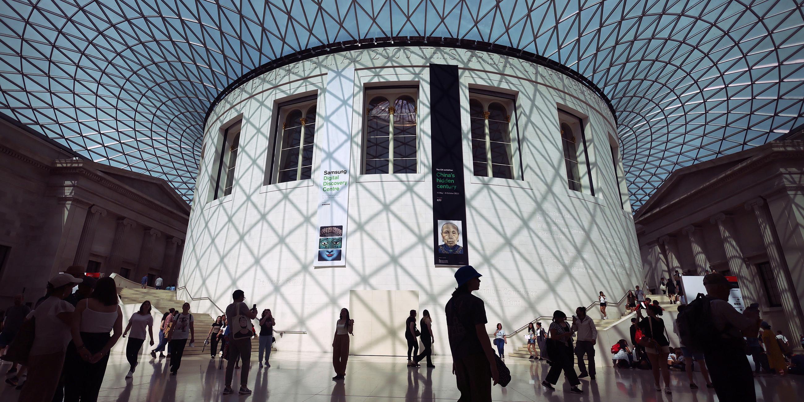 Besucher im British Museum in London am 23.08.2023.