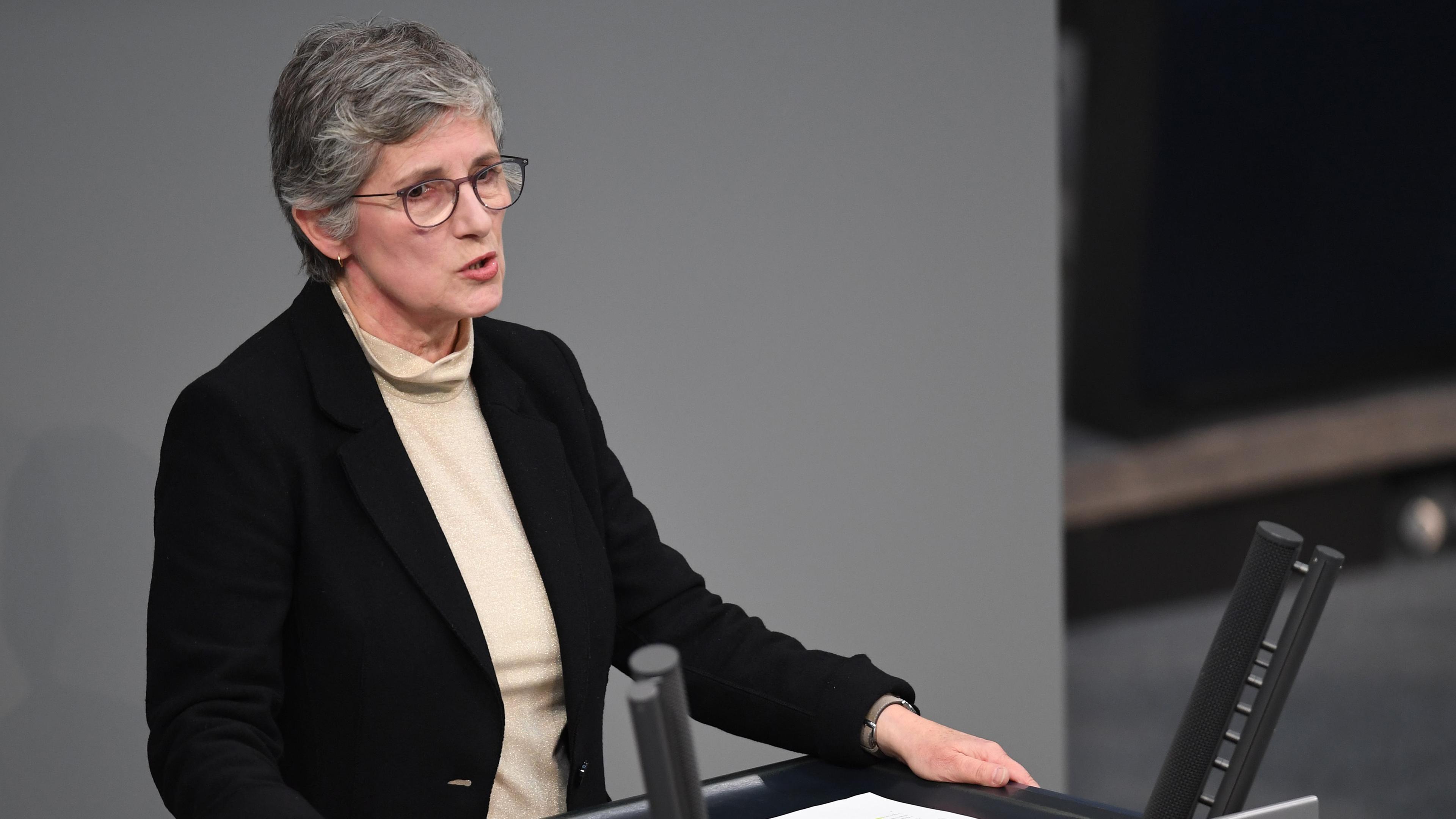 Britta Haßelmann, Bundestags Fraktionsvorsitzende von Bündnis 90/Die Grünen, spricht im Plenum des Deutschen Bundestages.
