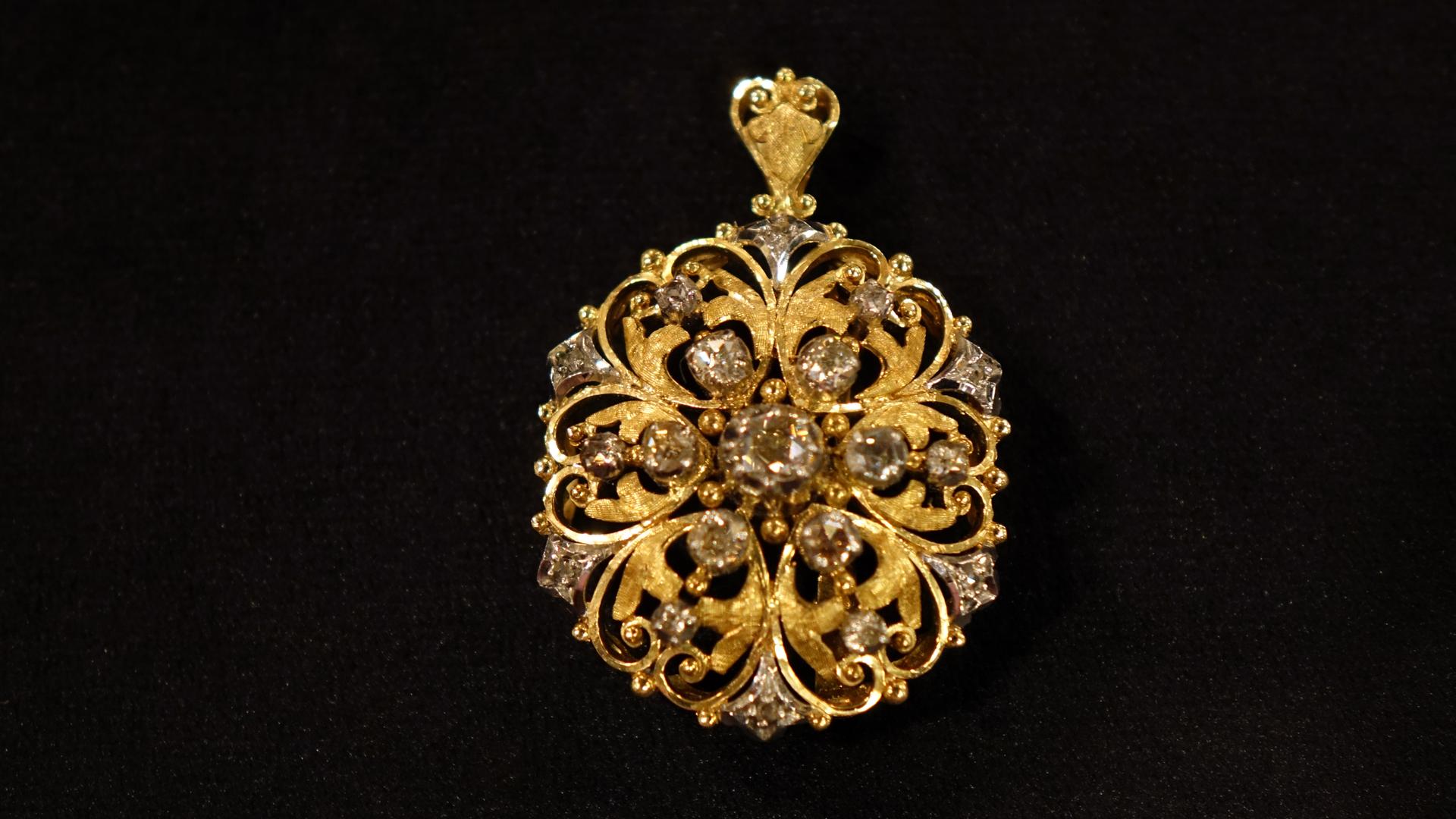 Brosche aus Gold und Diamanten