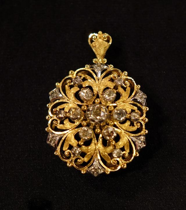 Brosche aus Gold und Diamanten