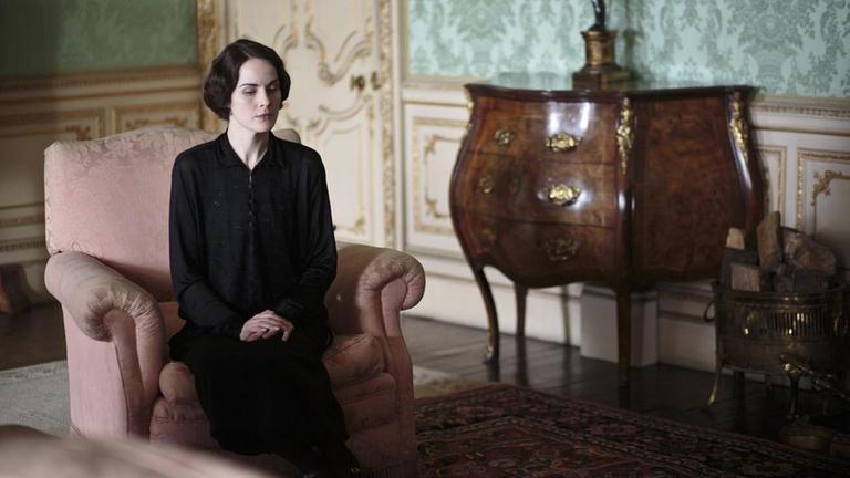 Lady Mary (Michelle Dockery) beschlie�t, sich den gewaltigen Aufgaben zu stellen, die nach dem Tod ihres Mannes auf sie warten.