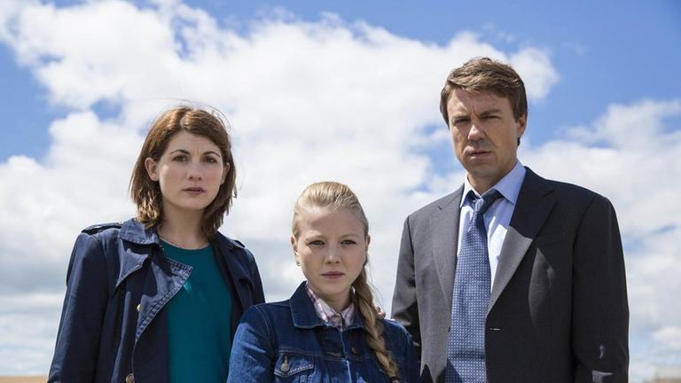 Im Prozess gegen die M�rder ihres kleinen Danny m�ssen die Latimers die Trag�die noch einmal durchmachen. V.l.n.r. Beth (Jodie Whittaker), Chloe (Charlotte Beaumont), Mark (Andrew Buchan).