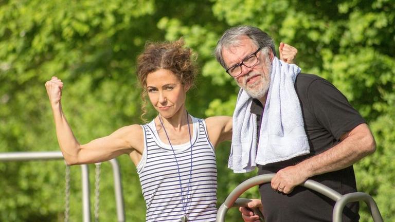 Anastasia Zampounidis und Wolfgang Trepper sind die "WISO-Konsumagenten". Ihr Auftrag: investigative Recherchen. Sonderangebote, Rabattaktionen und R�umungsverk�ufe locken viele Kunden an. Aber machen die Kunden wirklich ein Schn�ppchen oder tappen sie in die Falle? Die "WISO-Konsumagenten" entlarven die Verkaufsmaschen der H�ndler.