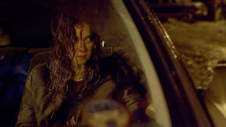 Der spontane Ausflug hat f�r Lucy (Alice Englert) eine dramatische Wendung bekommen. Allein und verletzt von dem Kampf mit einem Unbekannten, versucht sie ihrem Angreifer zu entkommen.