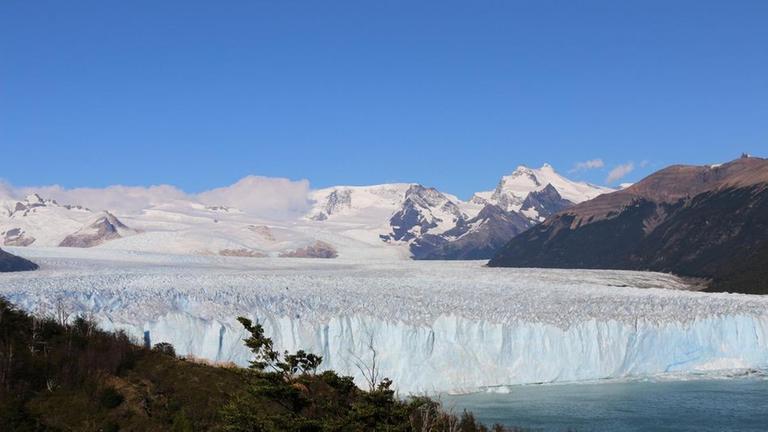 Der Perito-Moreno-Gletscher geh�rt mit seiner gigantischen Kalbungsfront zu den gr��ten Touristenattraktionen Argentiniens.